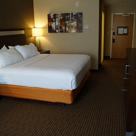 Holiday Inn Express Hotel & Suites Watertown - Thousand Islands By Ihg Екстериор снимка