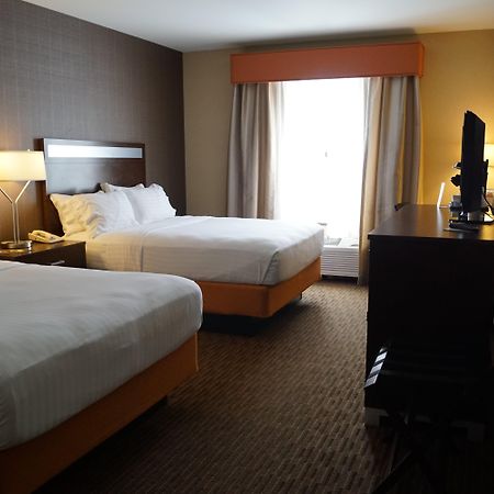 Holiday Inn Express Hotel & Suites Watertown - Thousand Islands By Ihg Екстериор снимка
