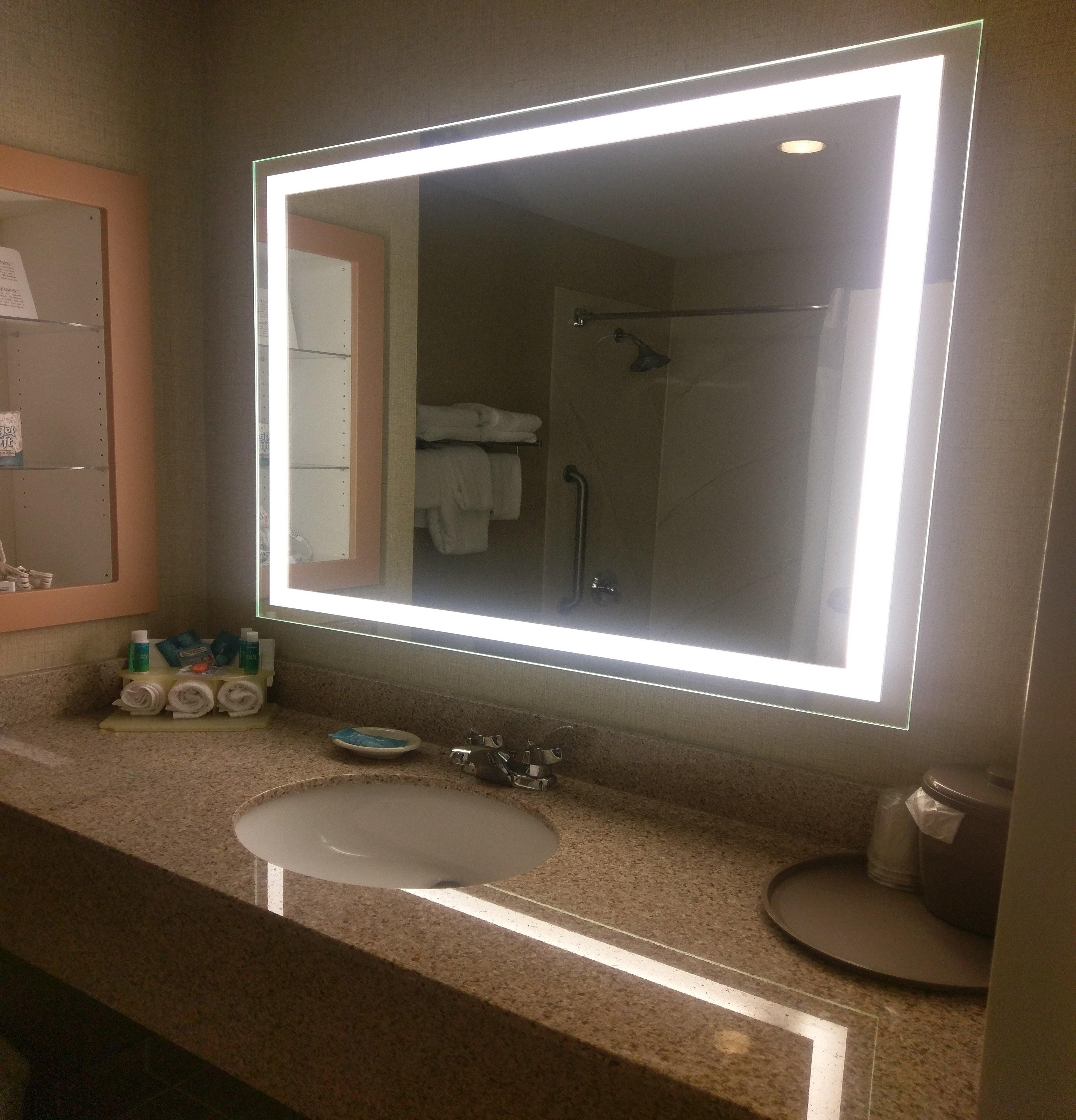 Holiday Inn Express Hotel & Suites Watertown - Thousand Islands By Ihg Екстериор снимка