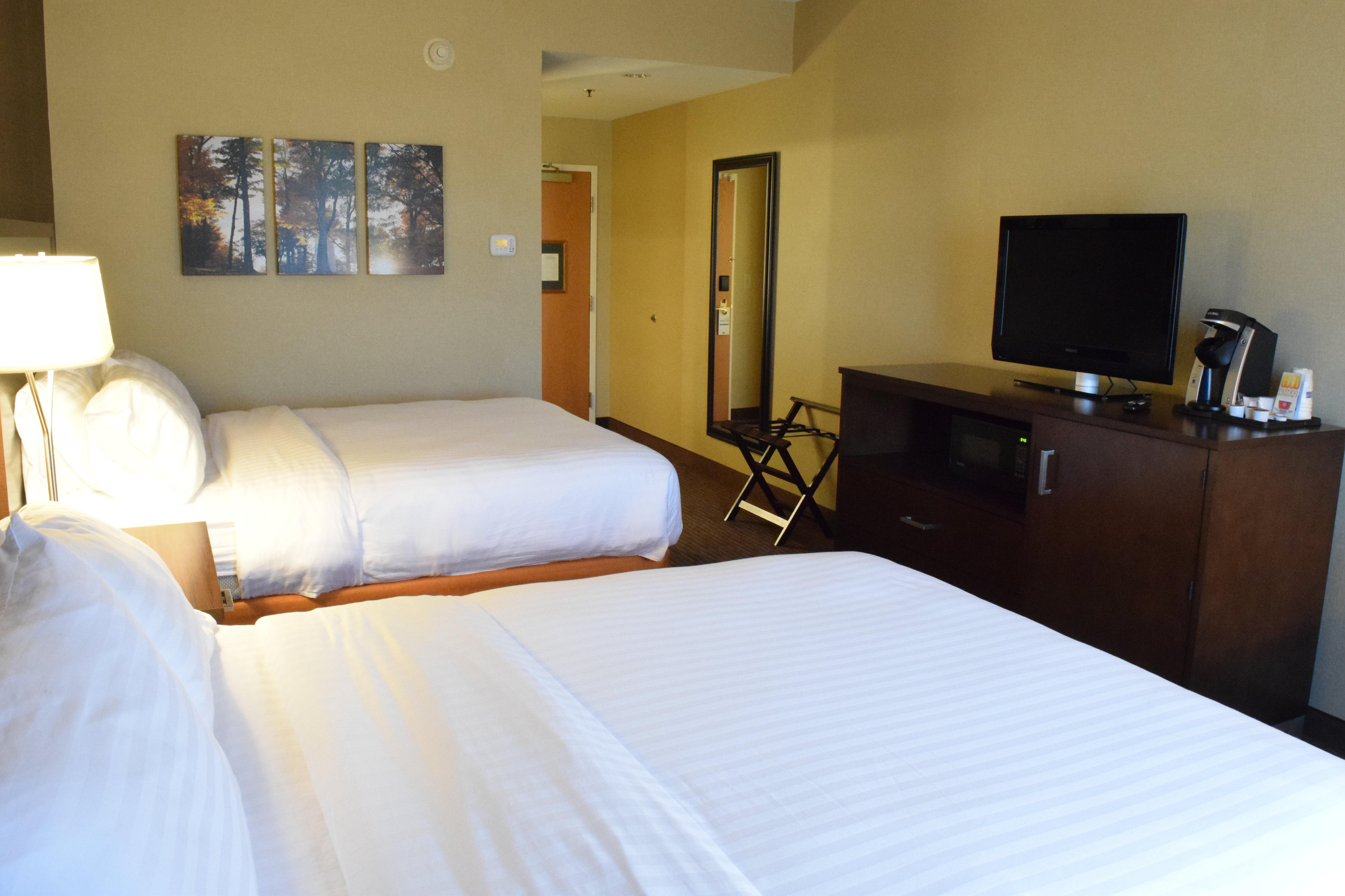 Holiday Inn Express Hotel & Suites Watertown - Thousand Islands By Ihg Екстериор снимка