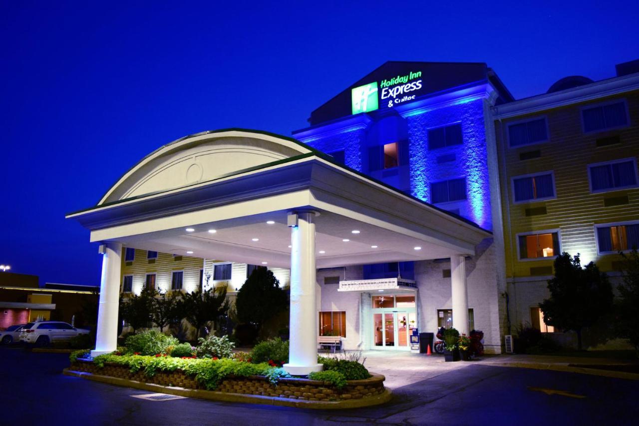 Holiday Inn Express Hotel & Suites Watertown - Thousand Islands By Ihg Екстериор снимка