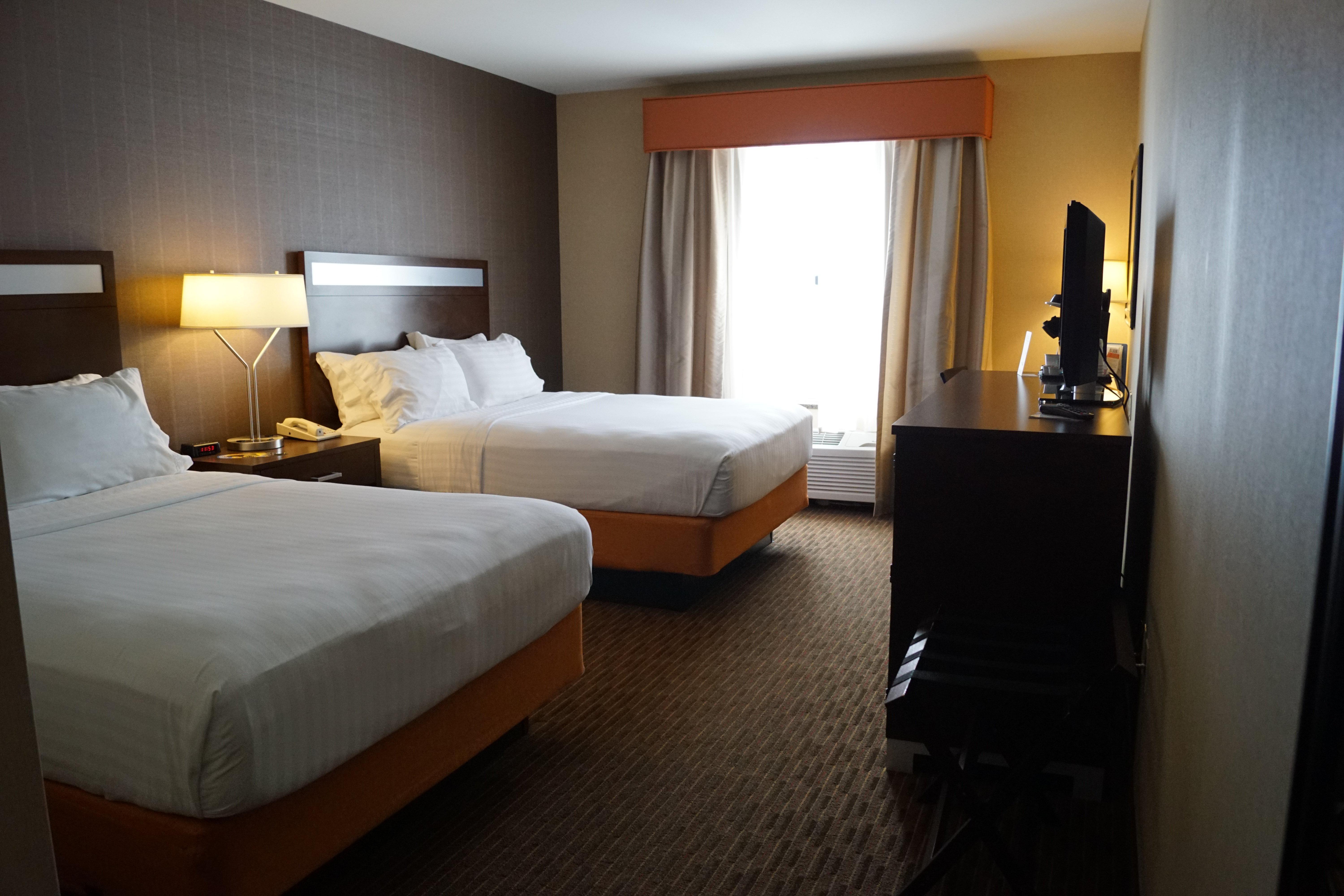 Holiday Inn Express Hotel & Suites Watertown - Thousand Islands, An Ihg Hotel Екстериор снимка