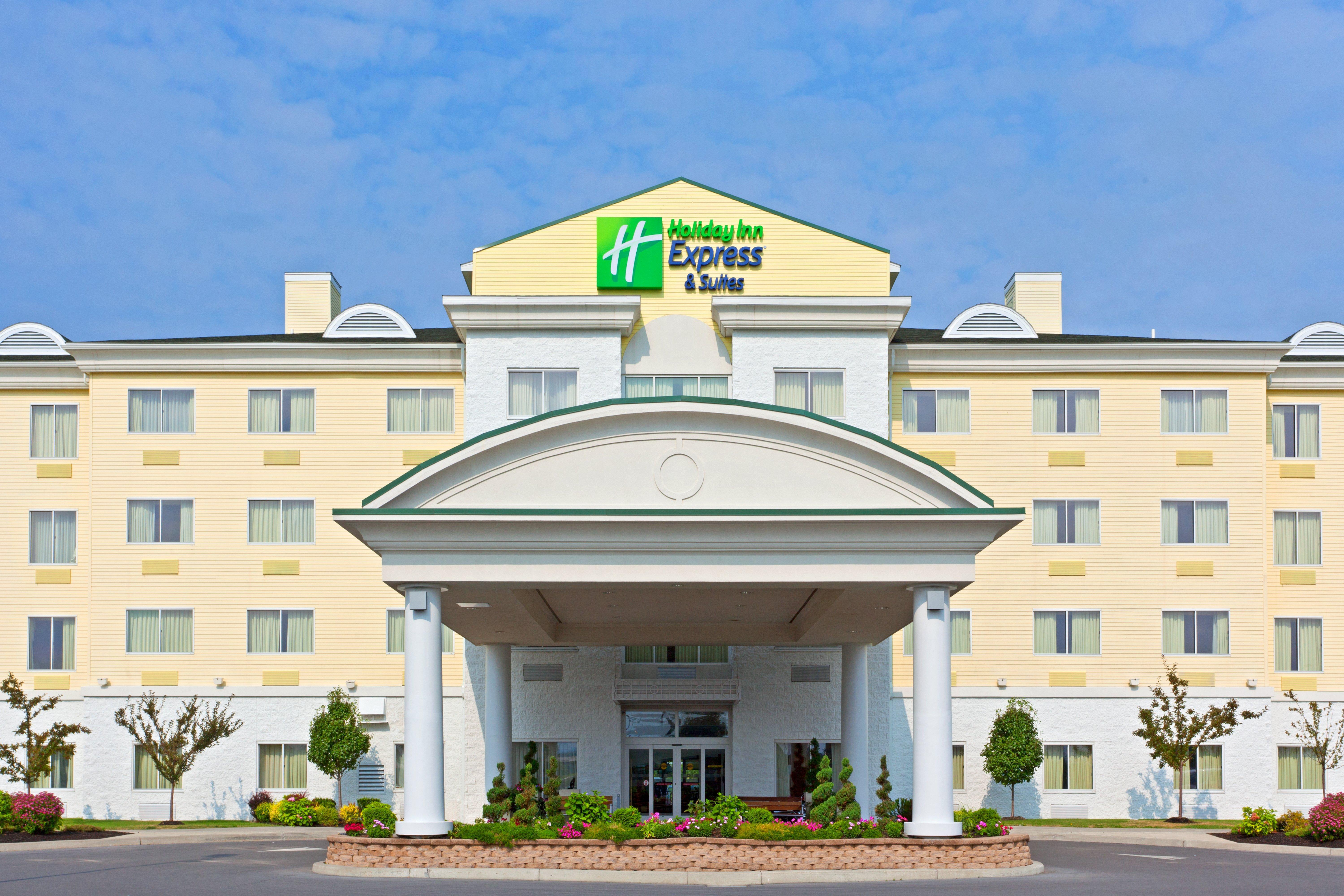 Holiday Inn Express Hotel & Suites Watertown - Thousand Islands By Ihg Екстериор снимка
