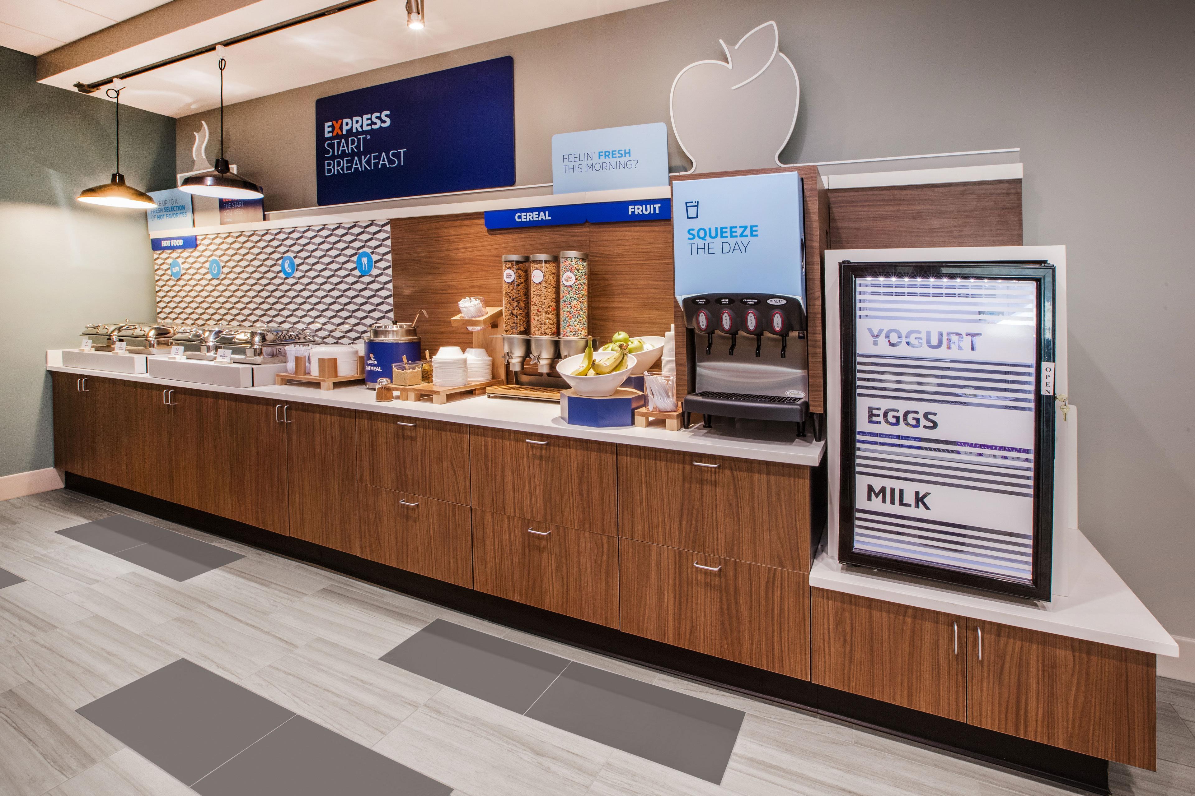 Holiday Inn Express Hotel & Suites Watertown - Thousand Islands By Ihg Екстериор снимка