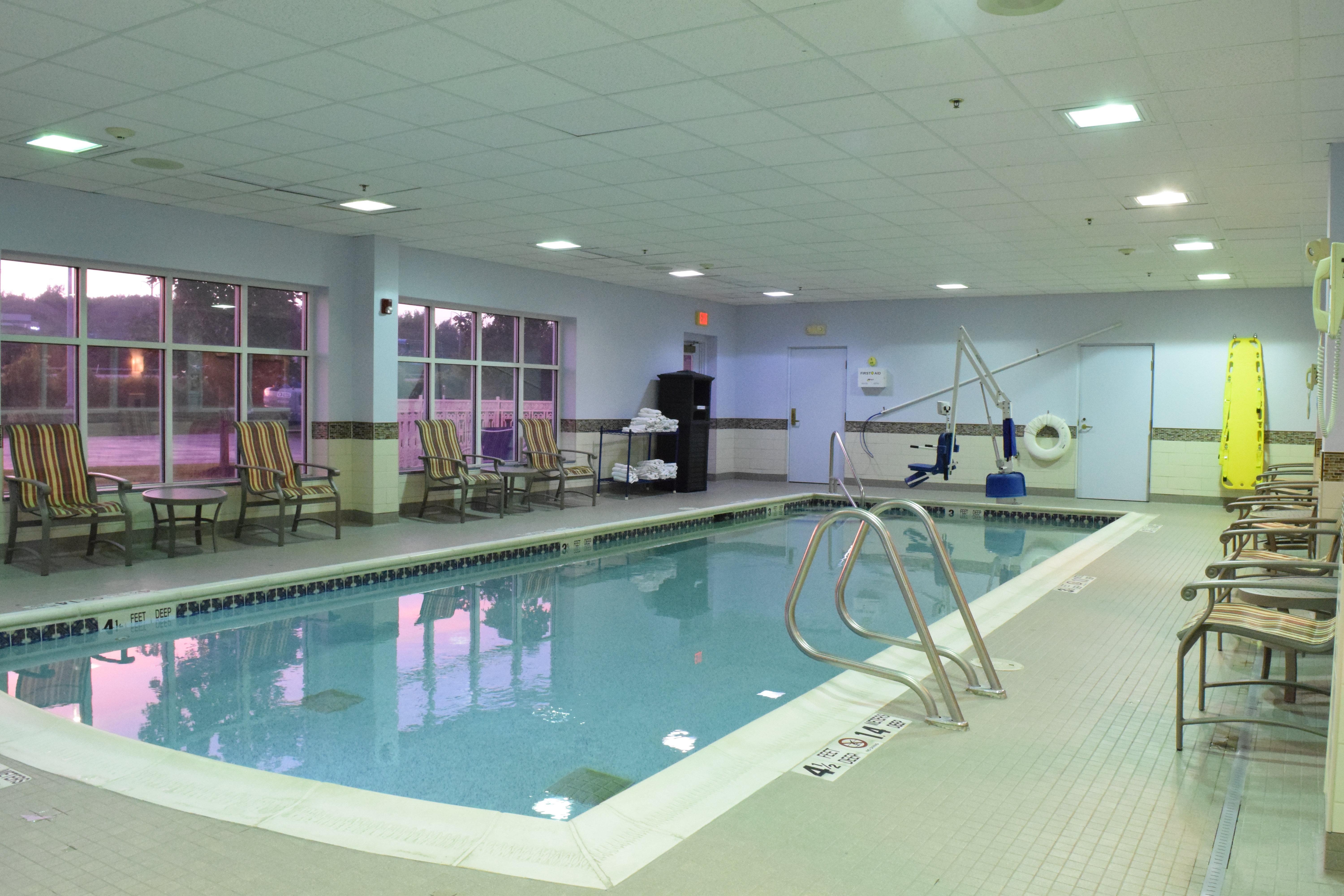 Holiday Inn Express Hotel & Suites Watertown - Thousand Islands By Ihg Екстериор снимка