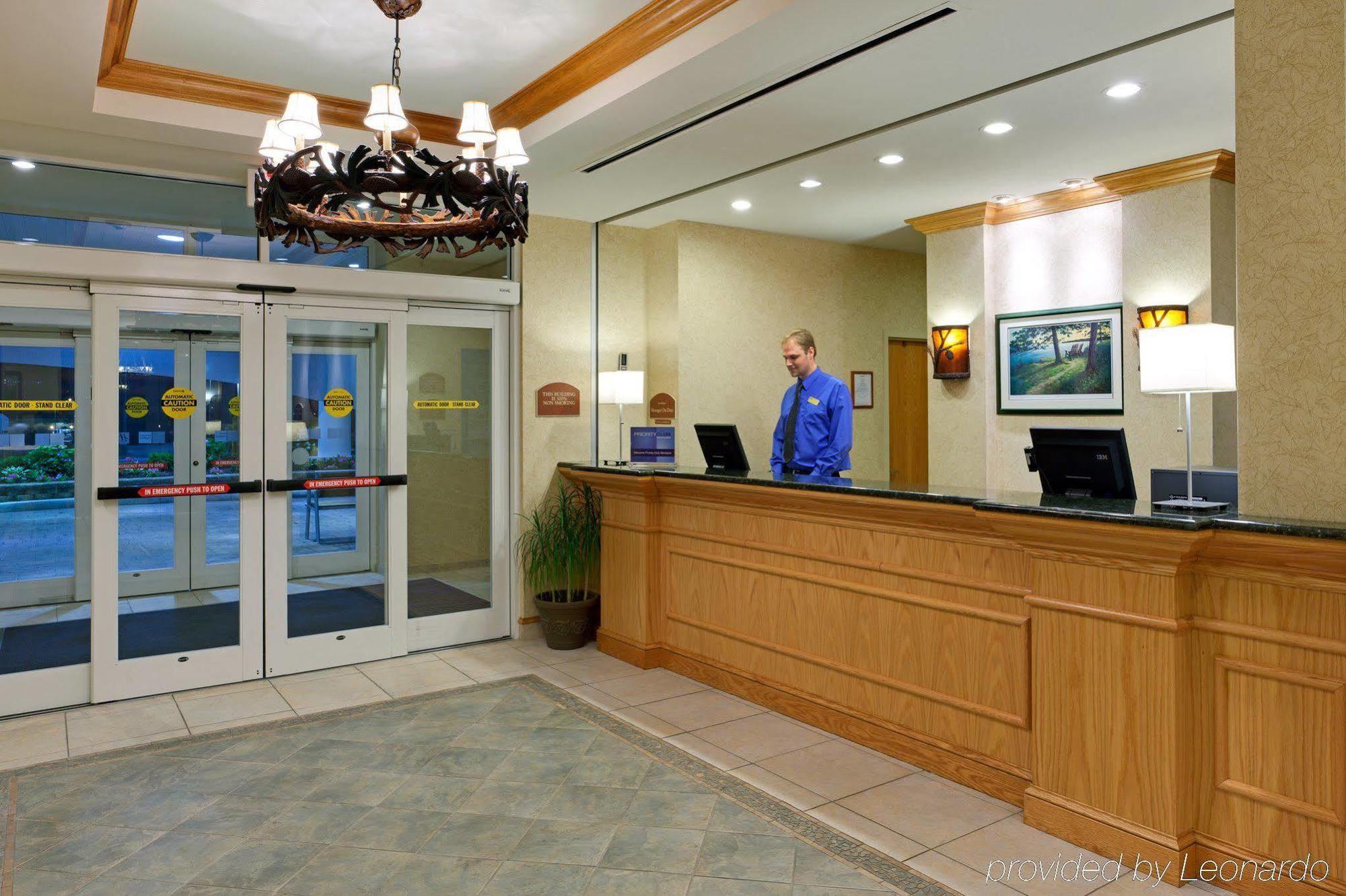 Holiday Inn Express Hotel & Suites Watertown - Thousand Islands By Ihg Екстериор снимка